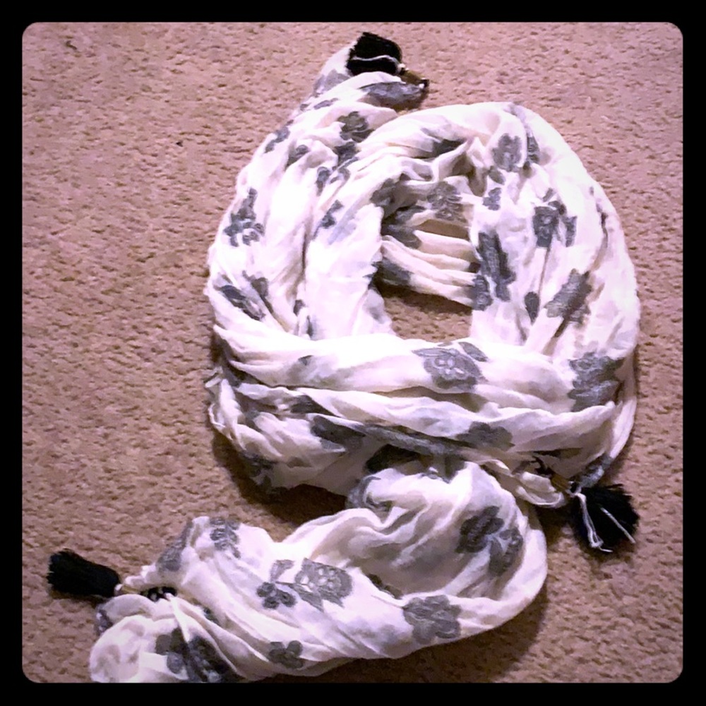 Silk woven super soft banana republic scarf